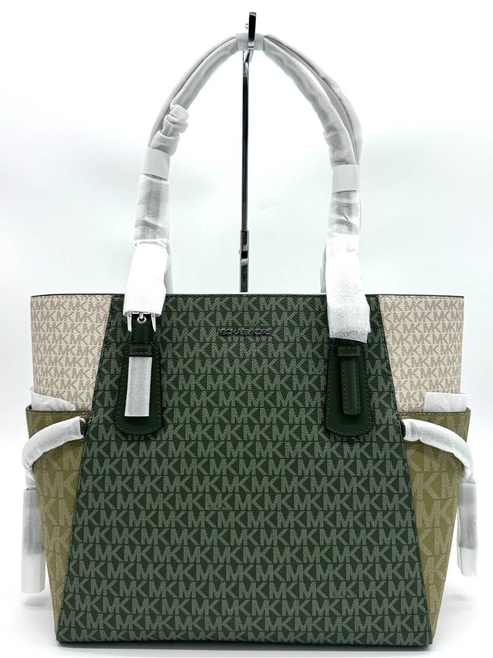 Michael Kors Voyager Large Color-Block Signature Logo Tote Bag - Amazon Green